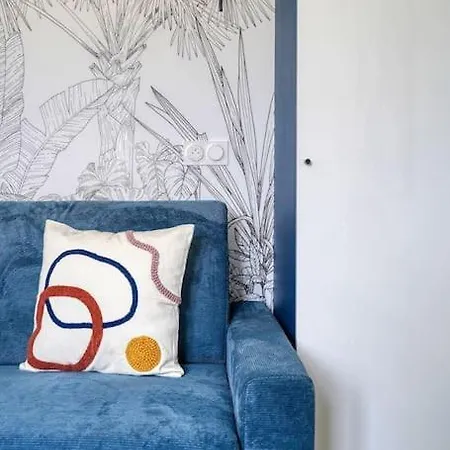 Proche Chateau De - Le Saphir - 346b Βερσαλλίες