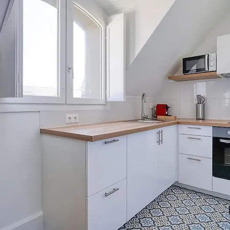 Proche Chateau De - Le Saphir - 346b