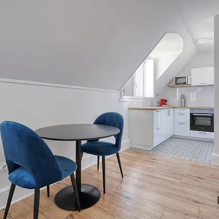 Proche Chateau De - Le Saphir - 346b Βερσαλλίες