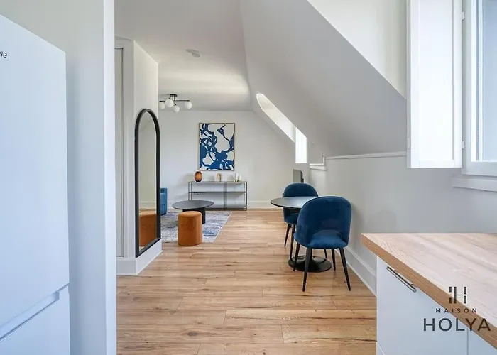 Proche Chateau De - Le Saphir - 346b *